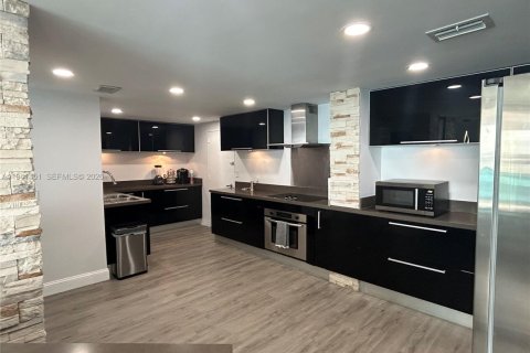 Copropriété à louer à Hollywood, Floride: 3 chambres, 234.49 m2 № 2001269 - photo 7