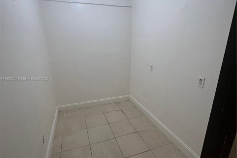 Снять в аренду виллу или дом в Хайалиа, Флорида 3 спальни, 109.35м2, № 1946139 - фото 6