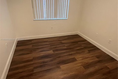 Снять в аренду виллу или дом в Хайалиа, Флорида 3 спальни, 109.35м2, № 1946139 - фото 8