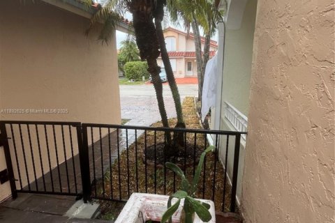 Снять в аренду виллу или дом в Хайалиа, Флорида 3 спальни, 109.35м2, № 1946139 - фото 3