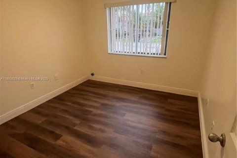 Снять в аренду виллу или дом в Хайалиа, Флорида 3 спальни, 109.35м2, № 1946139 - фото 9