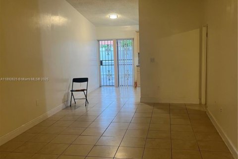 Снять в аренду виллу или дом в Хайалиа, Флорида 3 спальни, 109.35м2, № 1946139 - фото 5