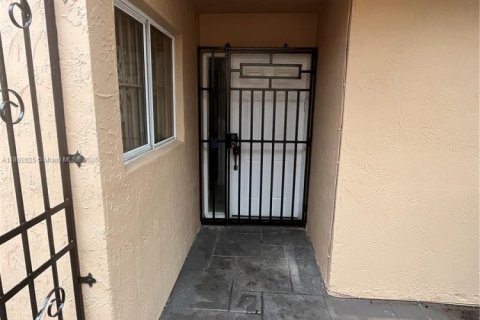 Снять в аренду виллу или дом в Хайалиа, Флорида 3 спальни, 109.35м2, № 1946139 - фото 4