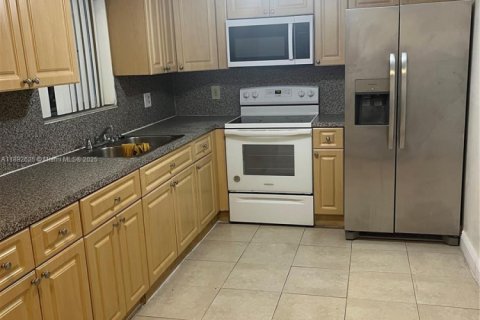 Снять в аренду виллу или дом в Хайалиа, Флорида 3 спальни, 109.35м2, № 1946139 - фото 11