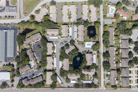 Condo in Dunedin, Florida, 2 bedrooms № 2229142 - photo 18