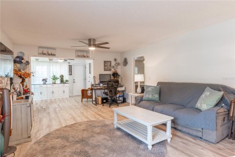 Condo in Dunedin, Florida, 2 bedrooms № 2229142 - photo 7