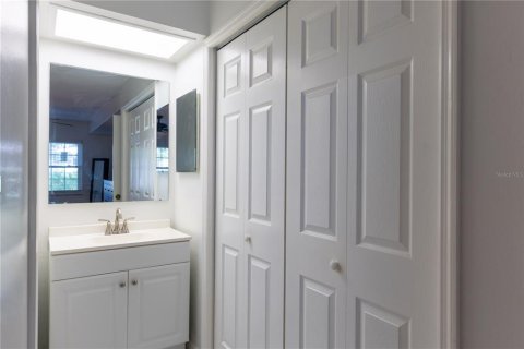 Condo in Dunedin, Florida, 2 bedrooms № 2229142 - photo 10