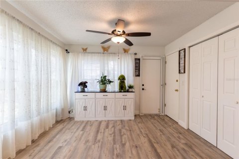 Condo in Dunedin, Florida, 2 bedrooms № 2229142 - photo 8