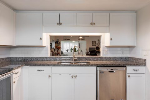 Condo in Dunedin, Florida, 2 bedrooms № 2229142 - photo 5