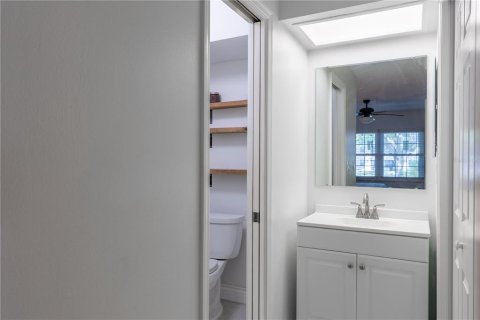 Condo in Dunedin, Florida, 2 bedrooms № 2229142 - photo 11