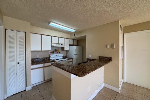 Condo in Kissimmee, Florida, 2 bedrooms  № 1908423 - photo 22