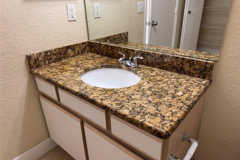 Condo in Kissimmee, Florida, 2 bedrooms  № 1908423 - photo 14