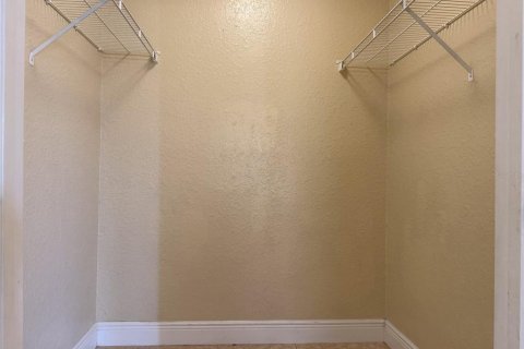 Condo in Kissimmee, Florida, 2 bedrooms  № 1908423 - photo 12