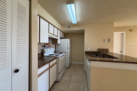 Condo in Kissimmee, Florida, 2 bedrooms  № 1908423 - photo 6