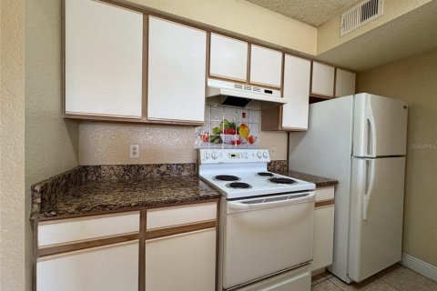 Condo in Kissimmee, Florida, 2 bedrooms  № 1908423 - photo 5