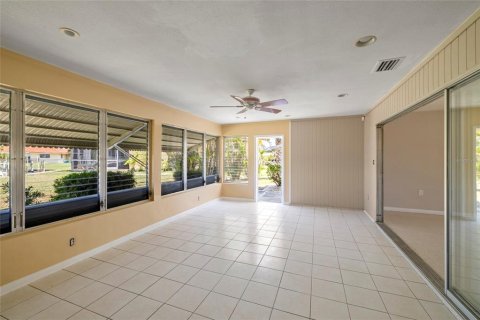 House in Punta Gorda, Florida 2 bedrooms, 144.56 sq.m. № 1743351 - photo 13