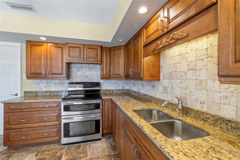 House in Punta Gorda, Florida 2 bedrooms, 144.56 sq.m. № 1743351 - photo 18