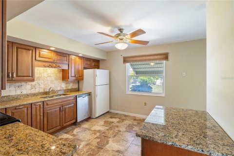 House in Punta Gorda, Florida 2 bedrooms, 144.56 sq.m. № 1743351 - photo 2