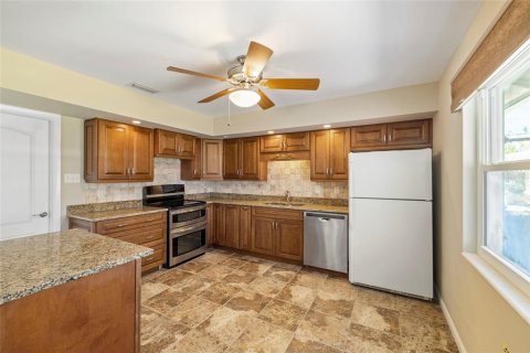 House in Punta Gorda, Florida 2 bedrooms, 144.56 sq.m. № 1743351 - photo 17