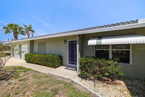 House in Punta Gorda, Florida 2 bedrooms, 144.56 sq.m. № 1743351 - photo 6