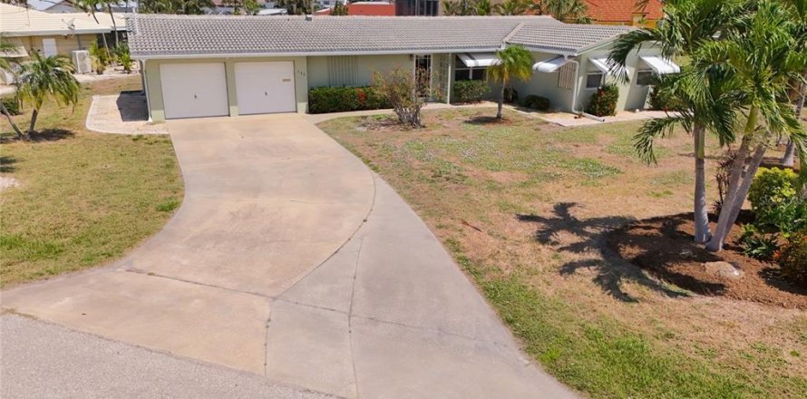 House in Punta Gorda, Florida 2 bedrooms, 144.56 sq.m. № 1743351