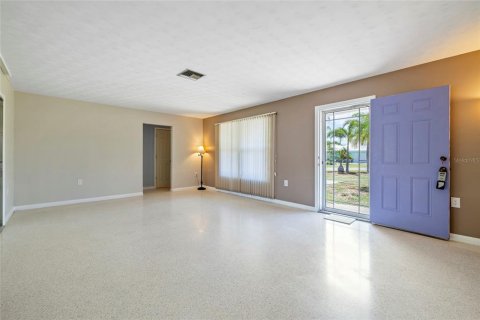 House in Punta Gorda, Florida 2 bedrooms, 144.56 sq.m. № 1743351 - photo 15