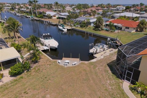House in Punta Gorda, Florida 2 bedrooms, 144.56 sq.m. № 1743351 - photo 10