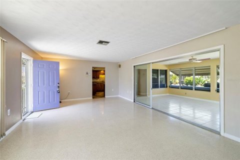 House in Punta Gorda, Florida 2 bedrooms, 144.56 sq.m. № 1743351 - photo 3