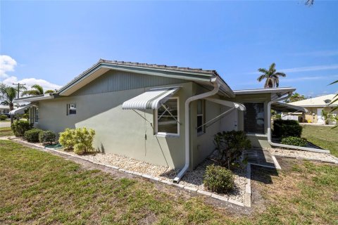 House in Punta Gorda, Florida 2 bedrooms, 144.56 sq.m. № 1743351 - photo 8