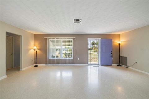 House in Punta Gorda, Florida 2 bedrooms, 144.56 sq.m. № 1743351 - photo 21