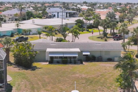 House in Punta Gorda, Florida 2 bedrooms, 144.56 sq.m. № 1743351 - photo 9