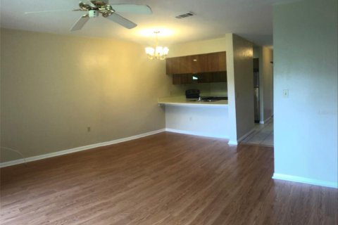 Adosado en alquiler en Gainesville, Florida, 2 dormitorios, 101.08 m2 № 1845410 - foto 4