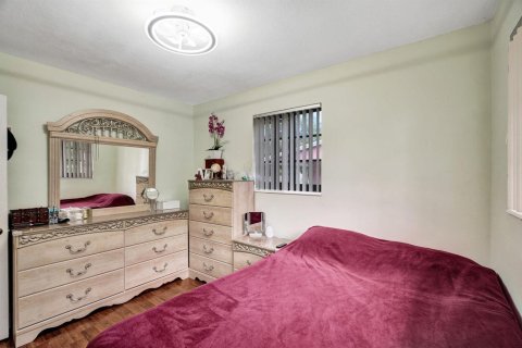 Villa ou maison à vendre à Hollywood, Floride: 2 chambres, 102.94 m2 № 2422863 - photo 29