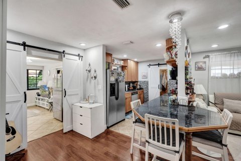 Villa ou maison à vendre à Hollywood, Floride: 2 chambres, 102.94 m2 № 2422863 - photo 7