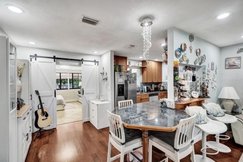 Villa ou maison à vendre à Hollywood, Floride: 2 chambres, 102.94 m2 № 2422863 - photo 6