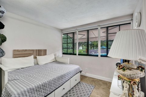 Villa ou maison à vendre à Hollywood, Floride: 2 chambres, 102.94 m2 № 2422863 - photo 16