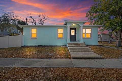 House in Tampa, Florida 3 bedrooms, 111.48 sq.m. № 2117723
