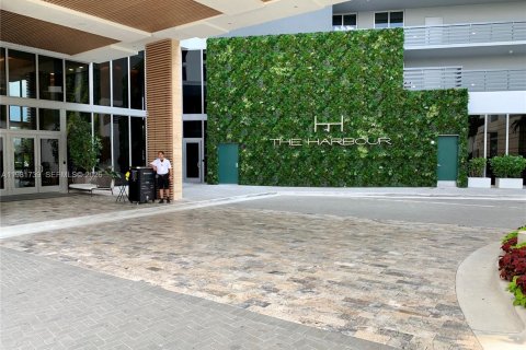 Condo in North Miami Beach, Florida, 2 bedrooms  № 2043000 - photo 20