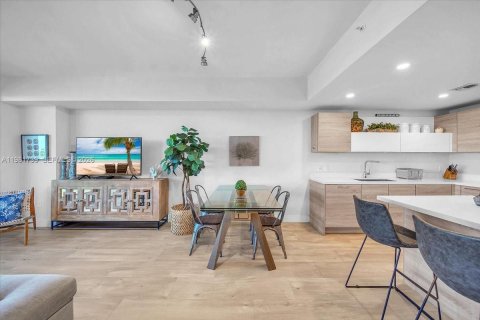 Condo in North Miami Beach, Florida, 2 bedrooms  № 2043000 - photo 8