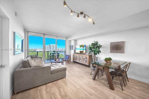 Condo in North Miami Beach, Florida, 2 bedrooms  № 2043000