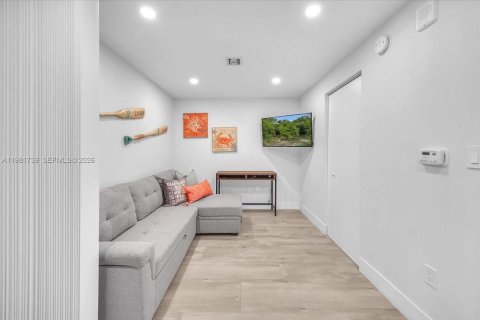 Condo in North Miami Beach, Florida, 2 bedrooms  № 2043000 - photo 19