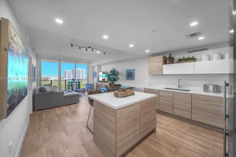 Condo in North Miami Beach, Florida, 2 bedrooms  № 2043000 - photo 6