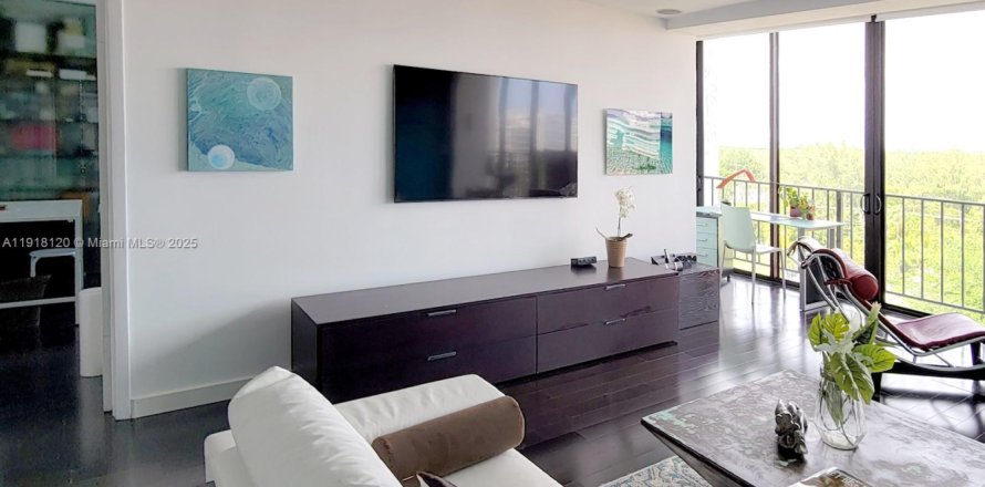 Кондоминиум с 2 спальнями в Ки-Бискейн, Флорида № 1974357