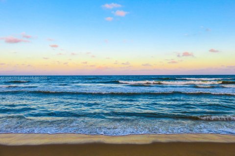 Снять в аренду кондоминиум в Ки-Бискейн, Флорида 2 спальни, 114.36м2, № 1974357 - фото 11