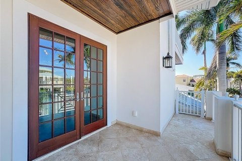 Casa en venta en Holmes Beach, Florida, 5 dormitorios, 492.38 m2 № 2226356 - foto 4