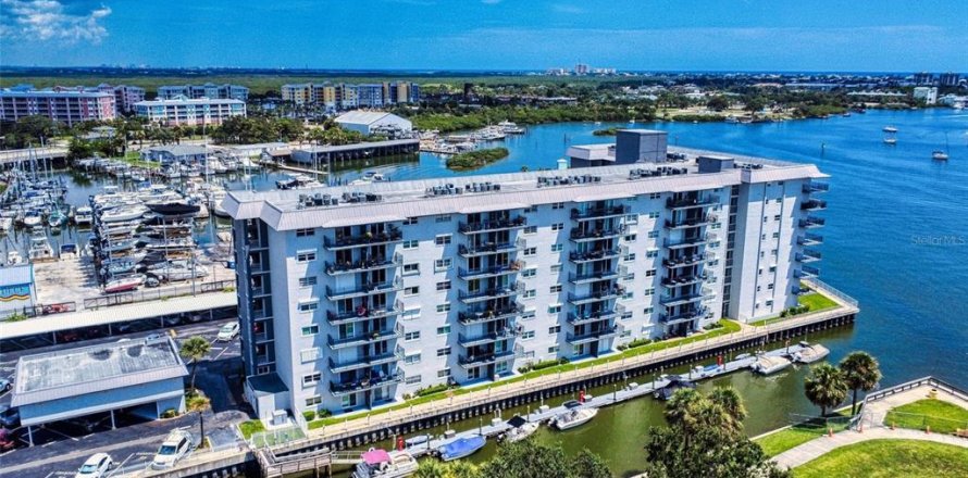Condo in New Smyrna Beach, Florida, 2 bedrooms № 1886290