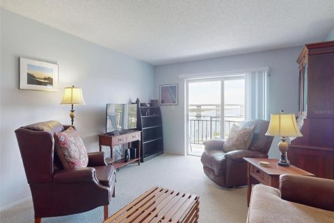 Condo in New Smyrna Beach, Florida, 2 bedrooms  № 1886290 - photo 8