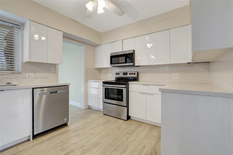 Купить виллу или дом в Холливуд, Флорида 3 спальни, 130.62м2, № 1761740 - фото 23