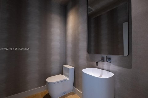 Copropriété à vendre à Miami, Floride: 5 chambres, 443.14 m2 № 1982696 - photo 15