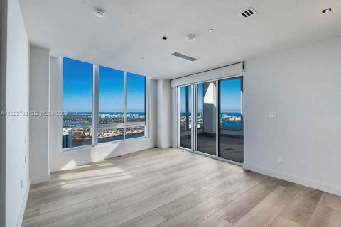 Copropriété à vendre à Miami, Floride: 5 chambres, 443.14 m2 № 1982696 - photo 11